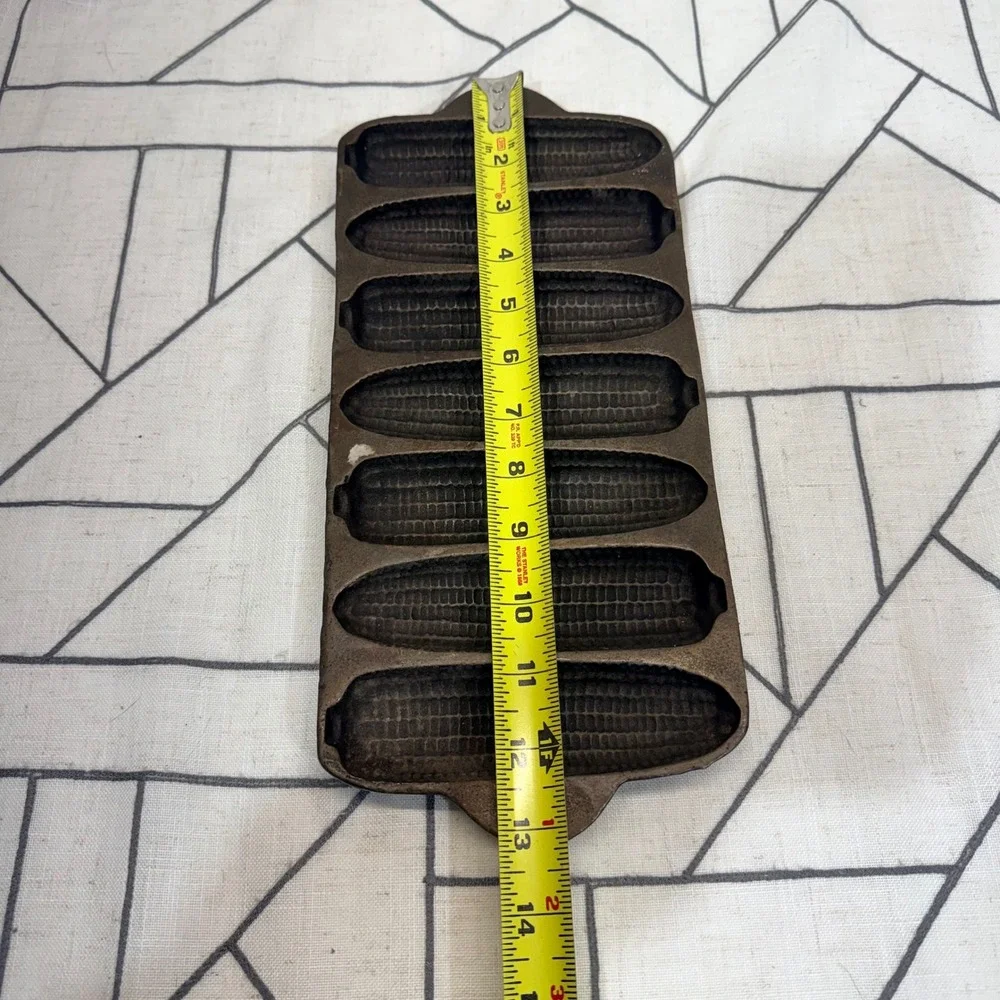 Unbranded Cast Iron Cornbread Pan 13in Gray 7 Slot Corn Stick Molds Made‎ in USA